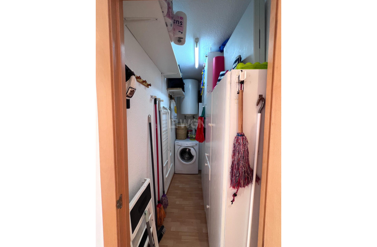 Resale - Apartment / flat - Torrevieja - Playa de los Locos