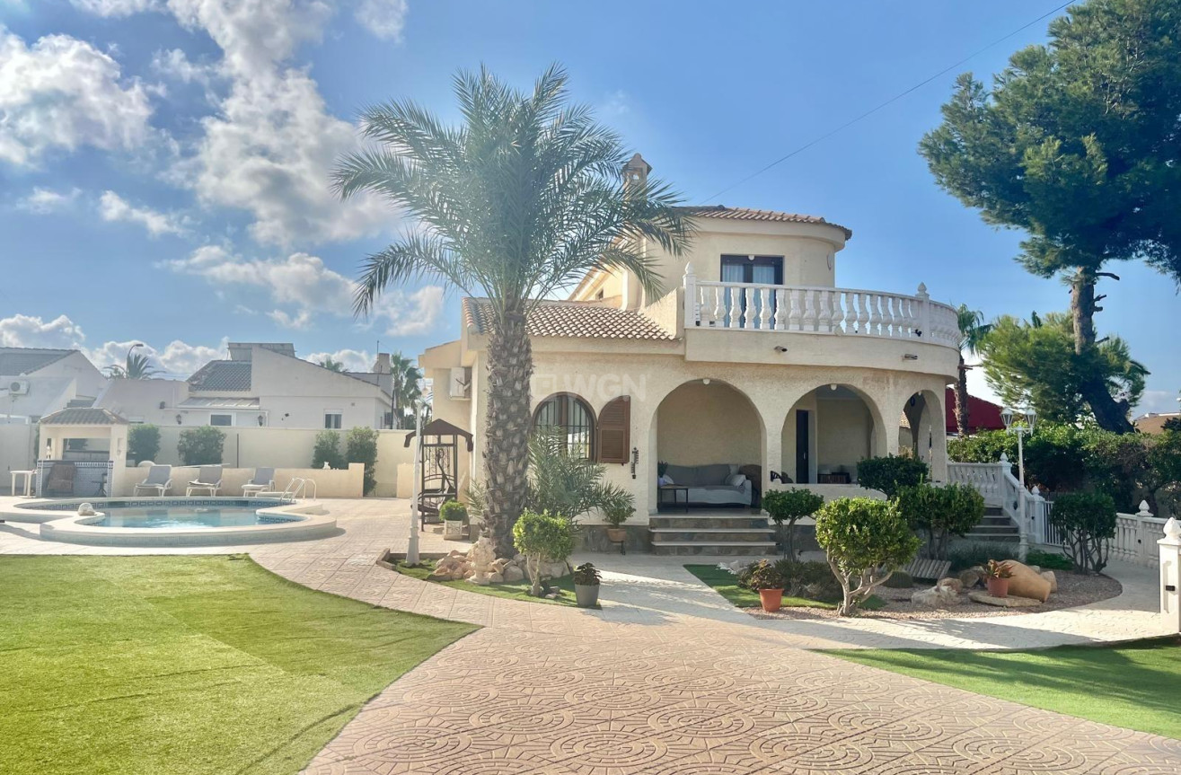 Resale - Villa - Torrevieja - San Luis