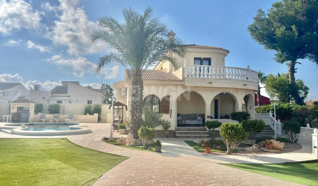 Resale - Villa - Torrevieja - San Luis