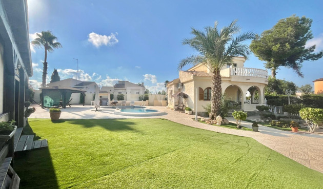 Resale - Villa - Torrevieja - San Luis