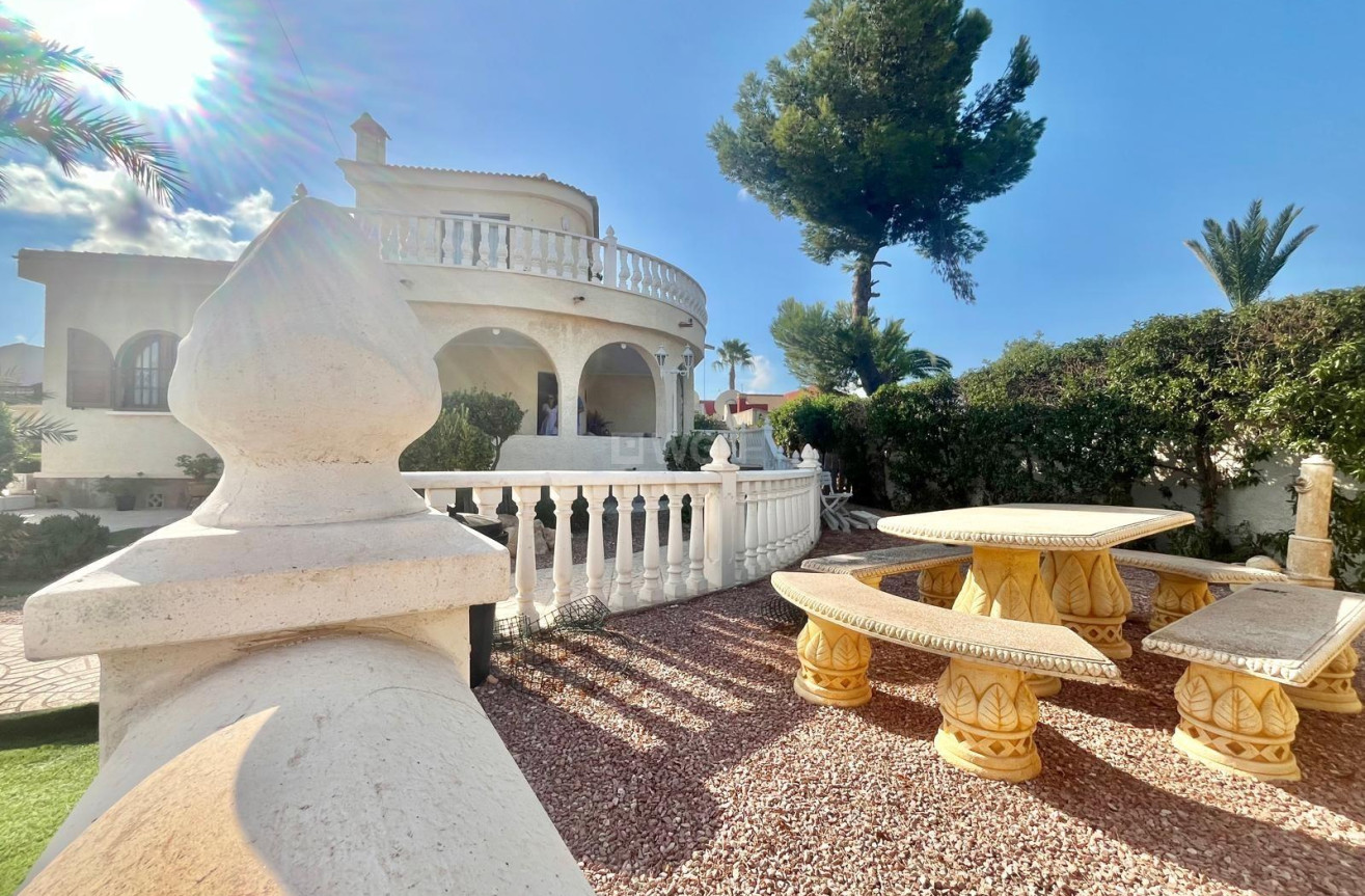 Resale - Villa - Torrevieja - San Luis