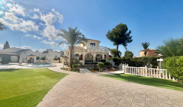 Resale - Villa - Torrevieja - San Luis