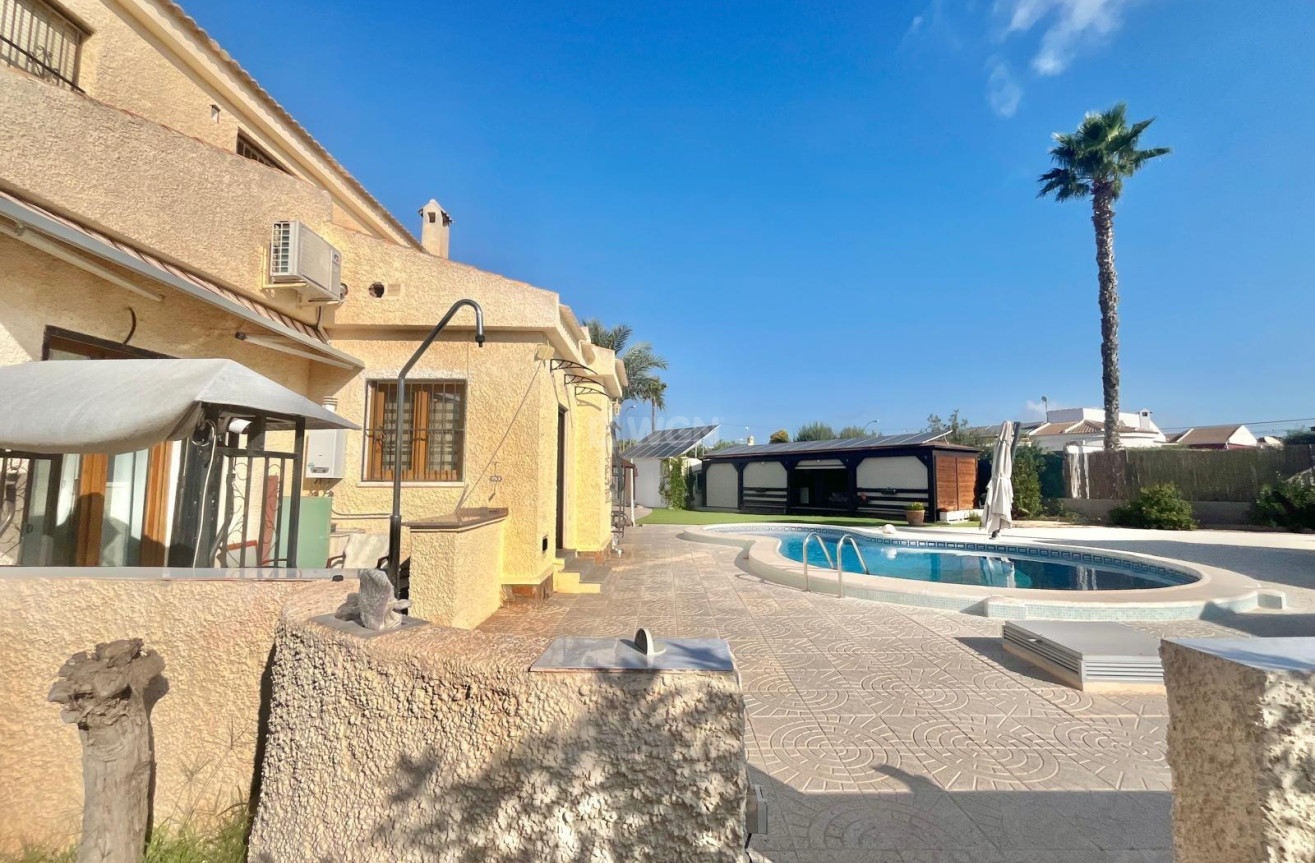 Resale - Villa - Torrevieja - San Luis