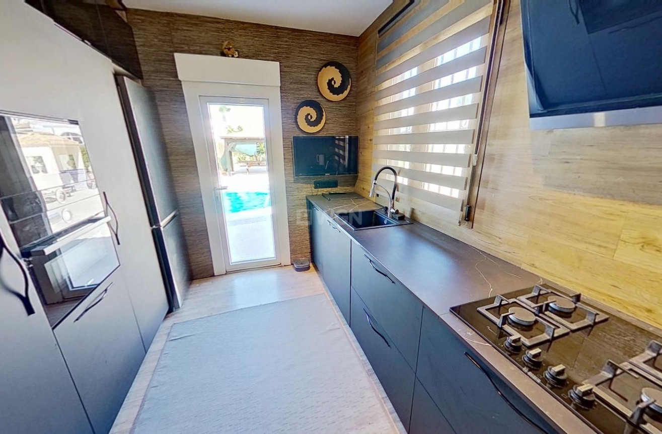 Resale - Villa - Torrevieja - San Luis