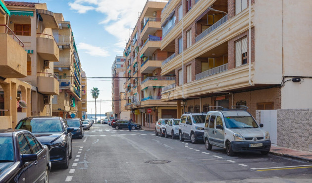 Odsprzedaż - Mieszkanie w bloku - Torrevieja - Acequion