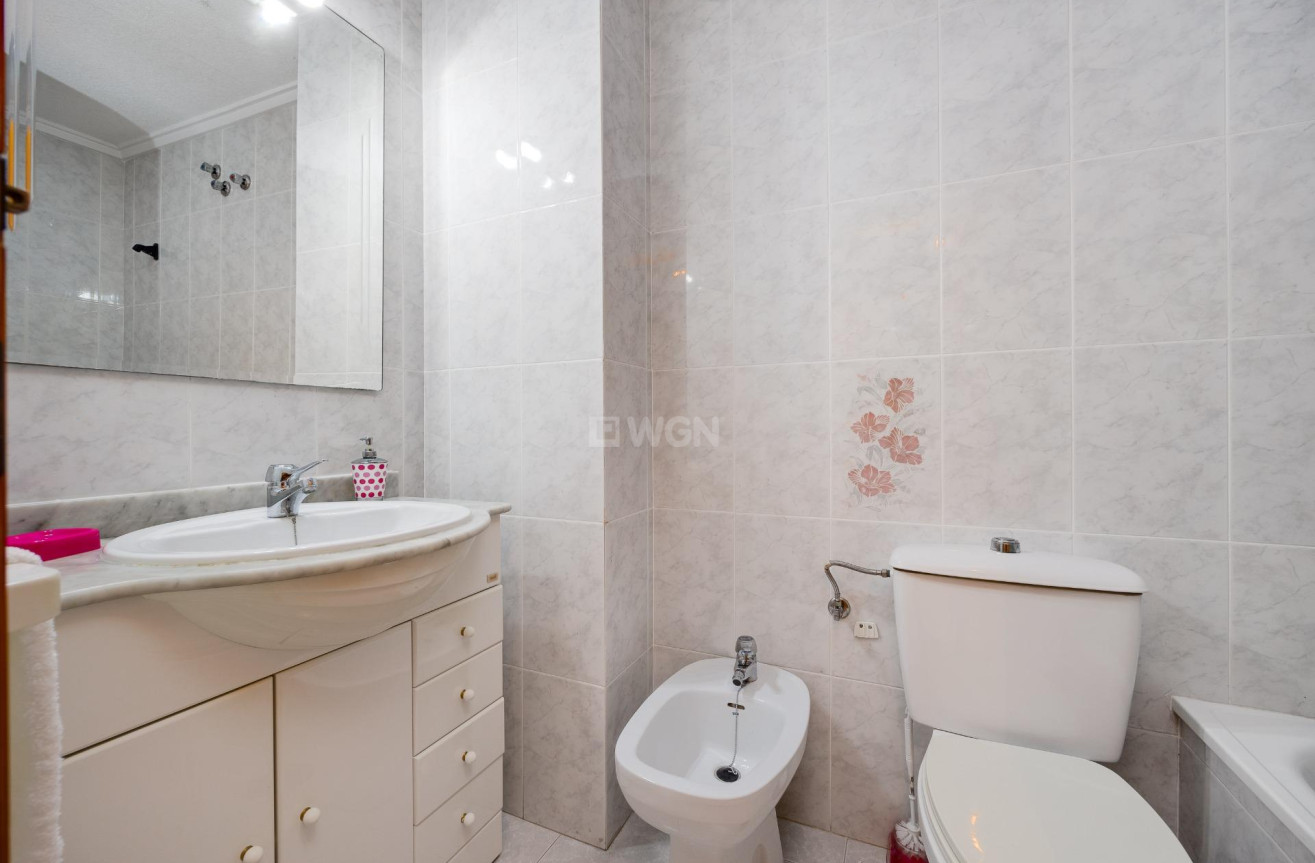 Odsprzedaż - Mieszkanie w bloku - Torrevieja - Acequion