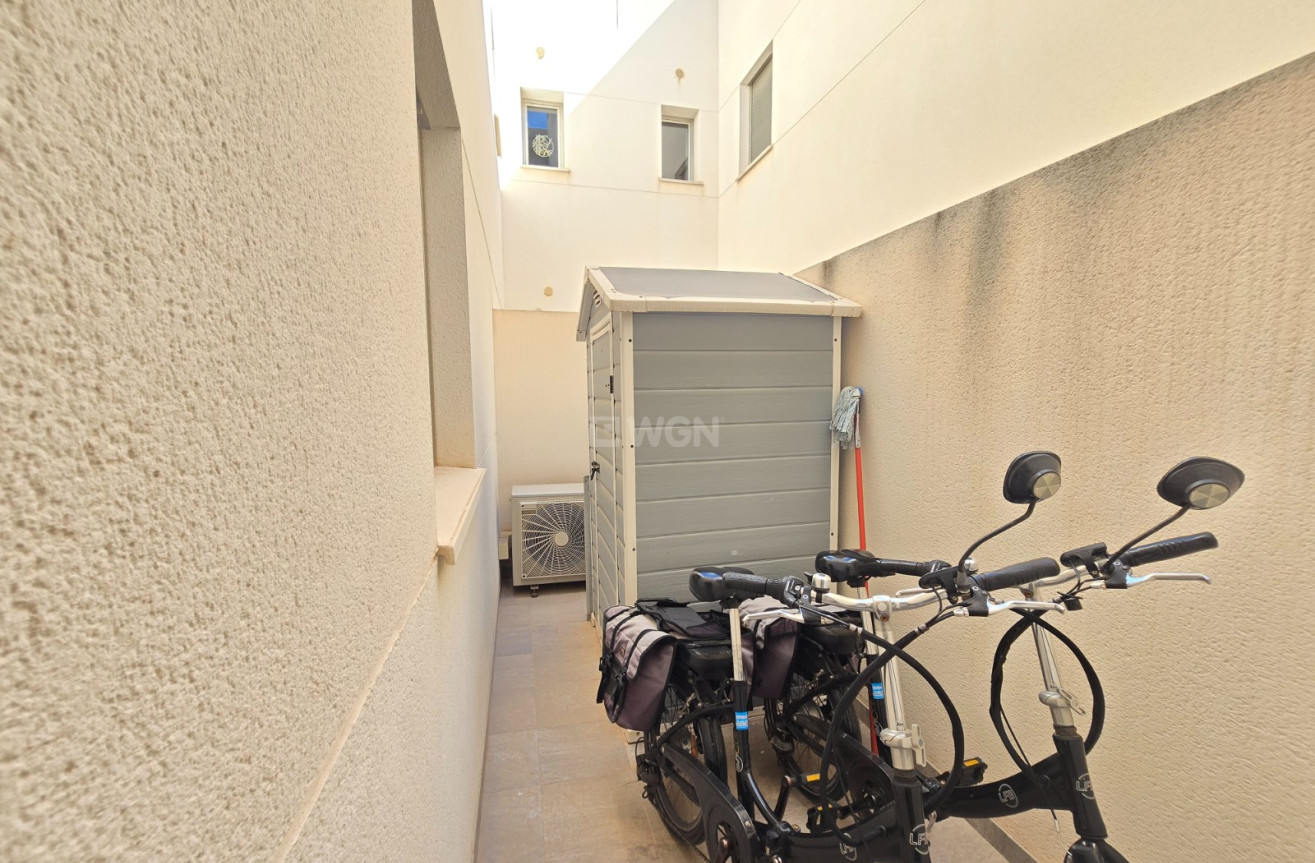 Odsprzedaż - Mieszkanie w bloku - Torrevieja - Costa Blanca