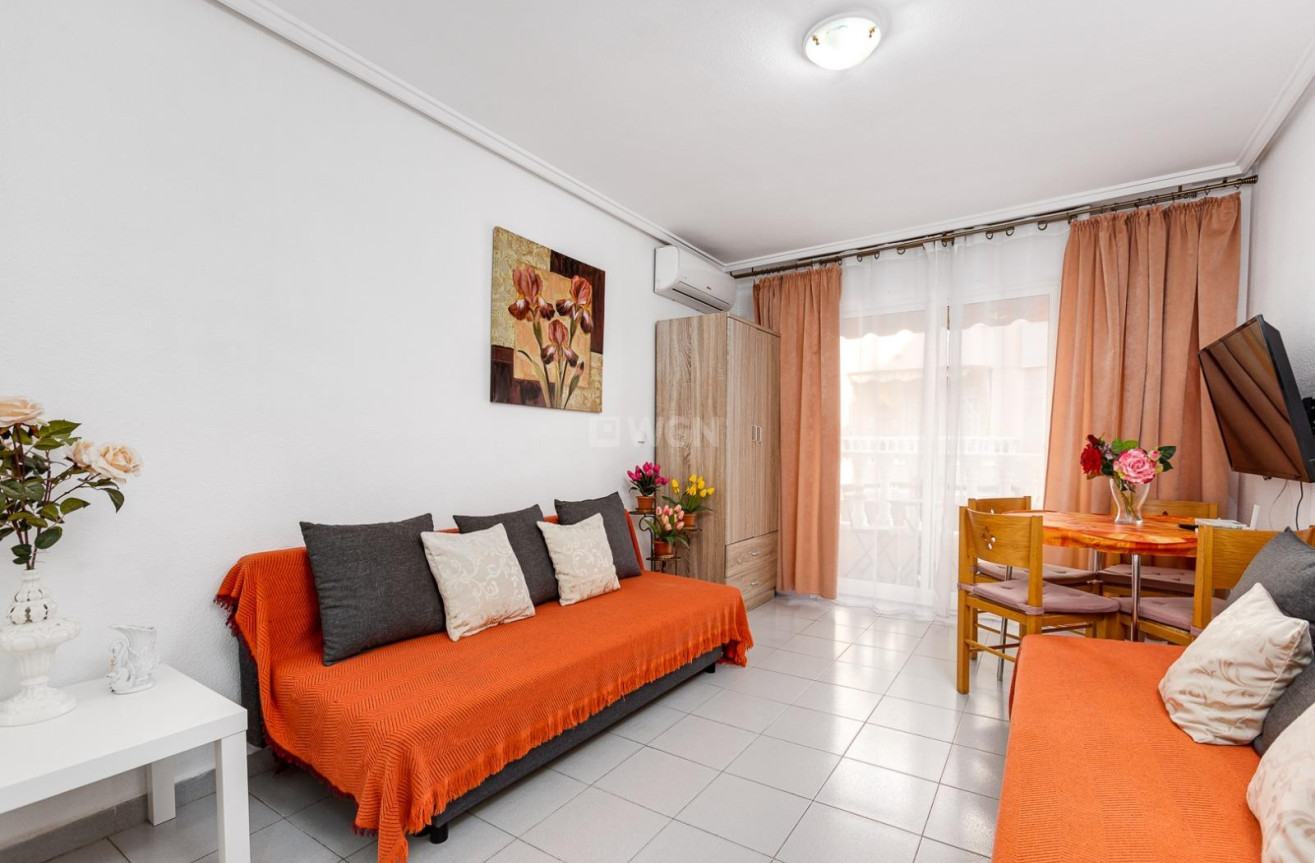 Odsprzedaż - Mieszkanie w bloku - Torrevieja - Las Piscinas Naturales