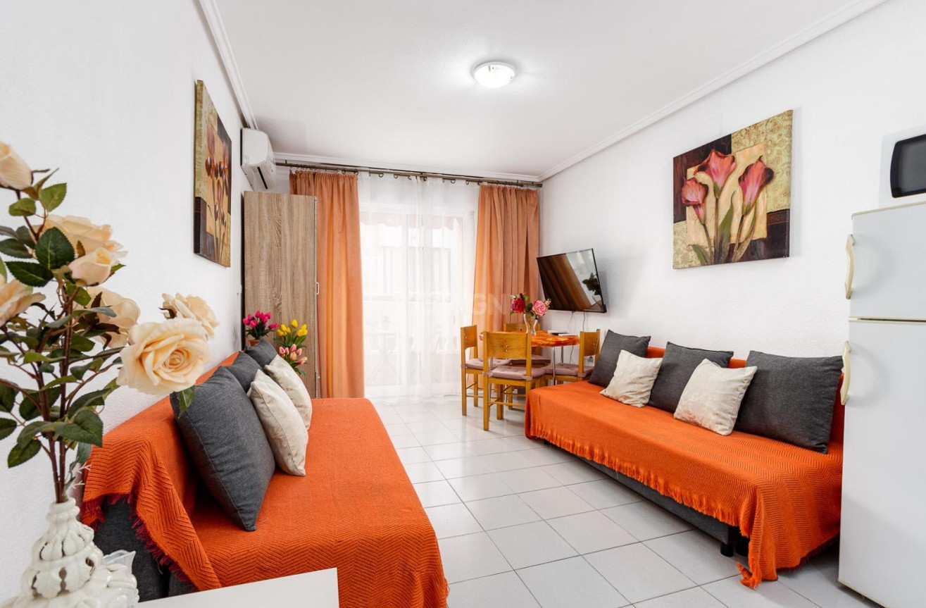 Odsprzedaż - Mieszkanie w bloku - Torrevieja - Las Piscinas Naturales