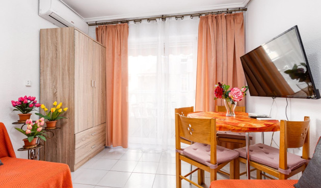 Odsprzedaż - Mieszkanie w bloku - Torrevieja - Las Piscinas Naturales