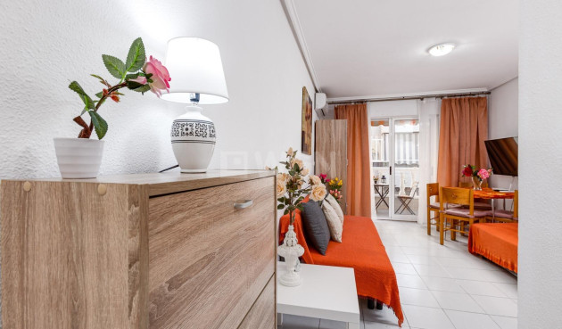 Odsprzedaż - Mieszkanie w bloku - Torrevieja - Las Piscinas Naturales