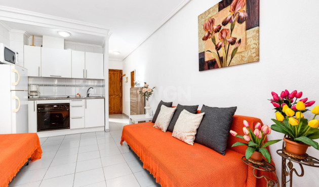 Odsprzedaż - Mieszkanie w bloku - Torrevieja - Las Piscinas Naturales