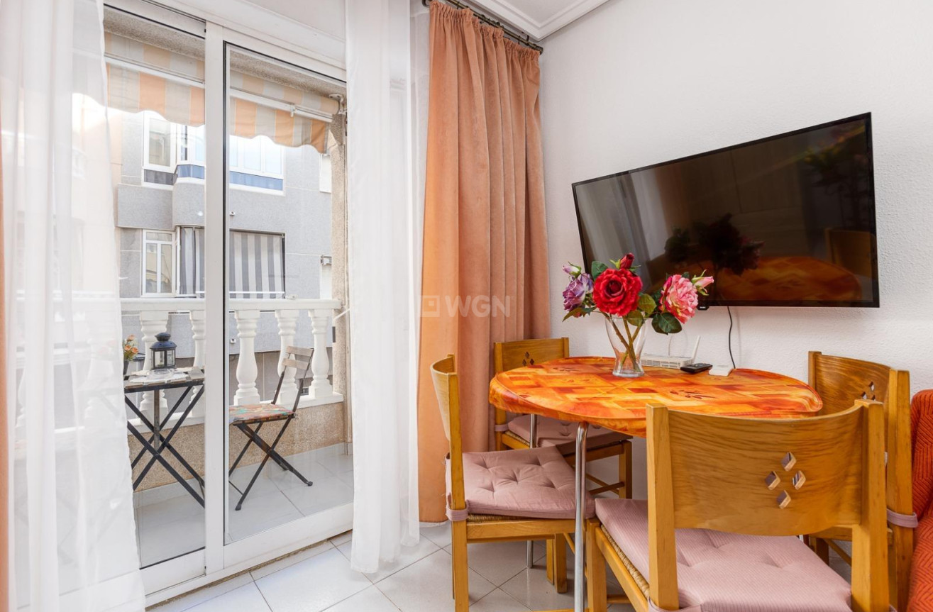 Odsprzedaż - Mieszkanie w bloku - Torrevieja - Las Piscinas Naturales