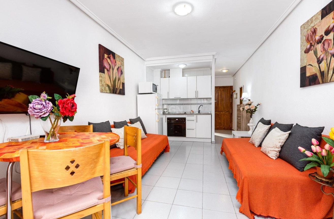 Odsprzedaż - Mieszkanie w bloku - Torrevieja - Las Piscinas Naturales