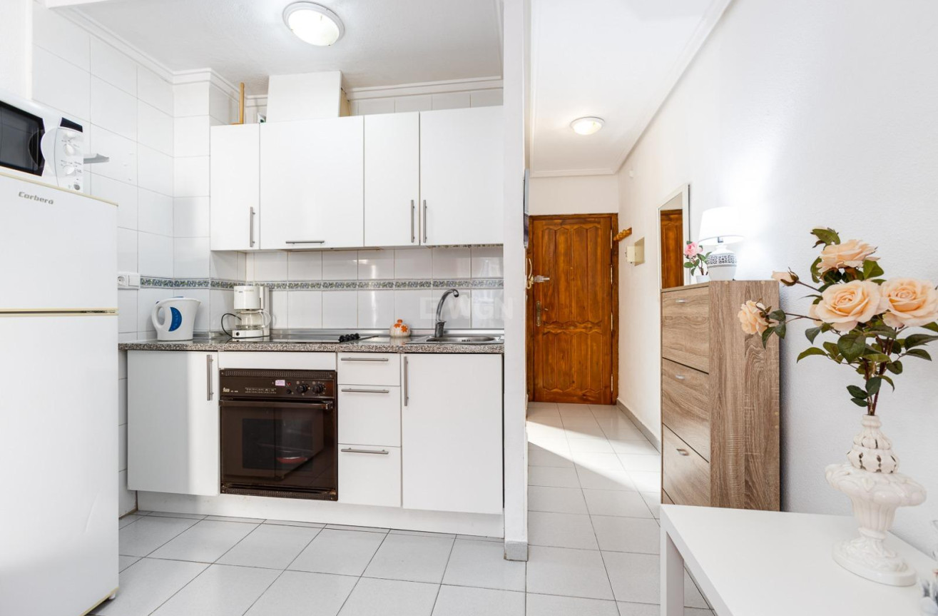 Odsprzedaż - Mieszkanie w bloku - Torrevieja - Las Piscinas Naturales