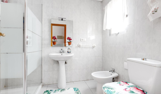 Odsprzedaż - Mieszkanie w bloku - Torrevieja - Las Piscinas Naturales