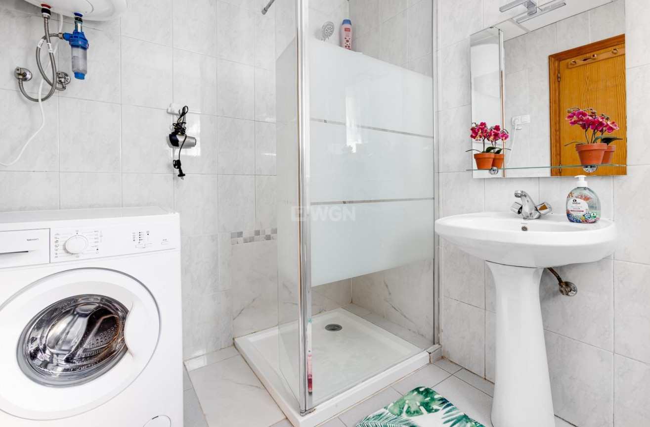 Odsprzedaż - Mieszkanie w bloku - Torrevieja - Las Piscinas Naturales