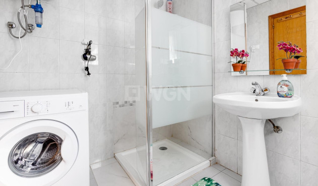 Odsprzedaż - Mieszkanie w bloku - Torrevieja - Las Piscinas Naturales