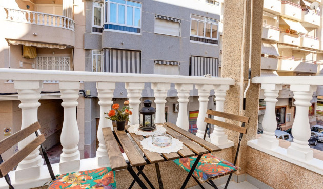 Odsprzedaż - Mieszkanie w bloku - Torrevieja - Las Piscinas Naturales