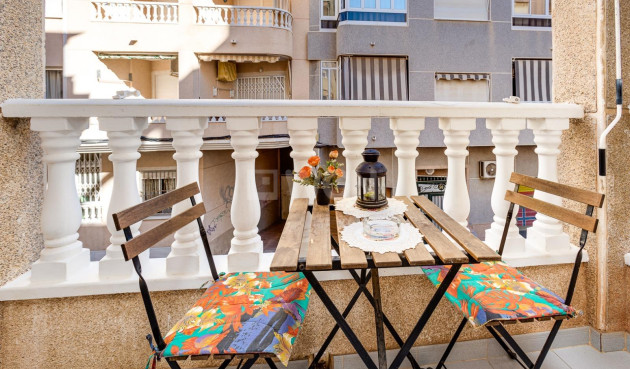 Odsprzedaż - Mieszkanie w bloku - Torrevieja - Las Piscinas Naturales