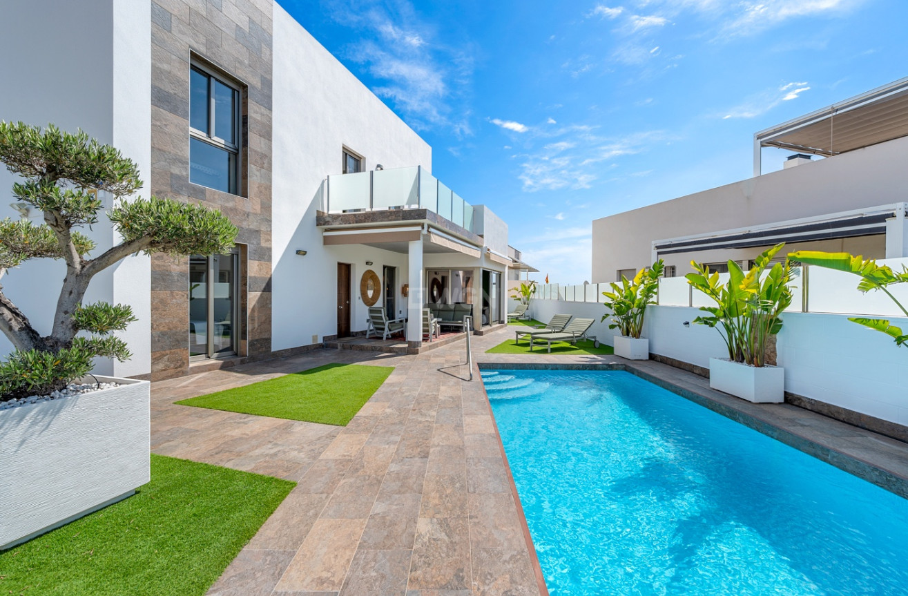 Resale - Villa - Orihuela Costa - Costa Blanca