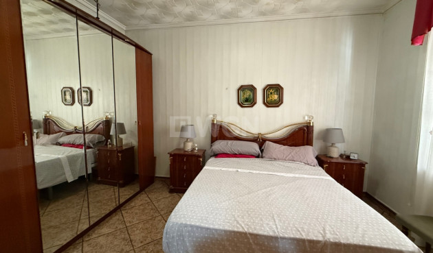 Odsprzedaż - Kamienica - Torrevieja - Costa Blanca