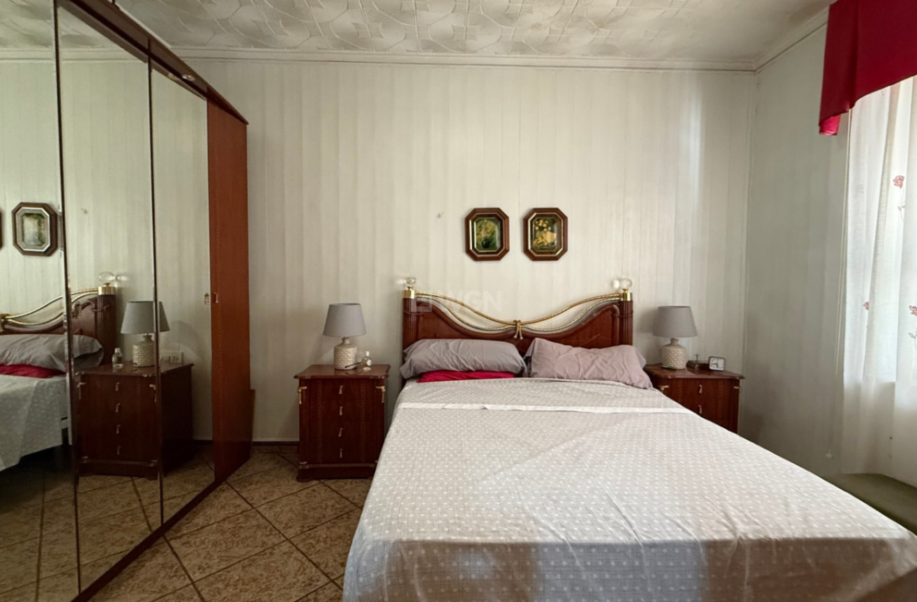 Odsprzedaż - Kamienica - Torrevieja - Costa Blanca