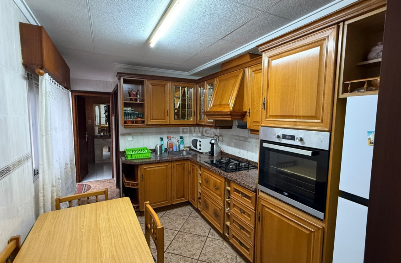 Odsprzedaż - Kamienica - Torrevieja - Costa Blanca