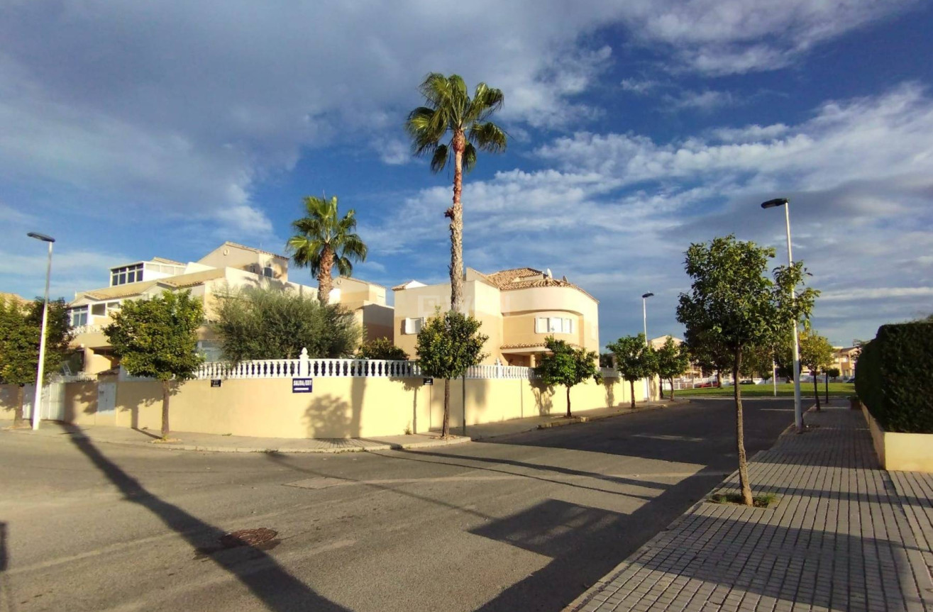 Wiederverkauf - Villa - Torrevieja - La Siesta - El Salado - Torreta