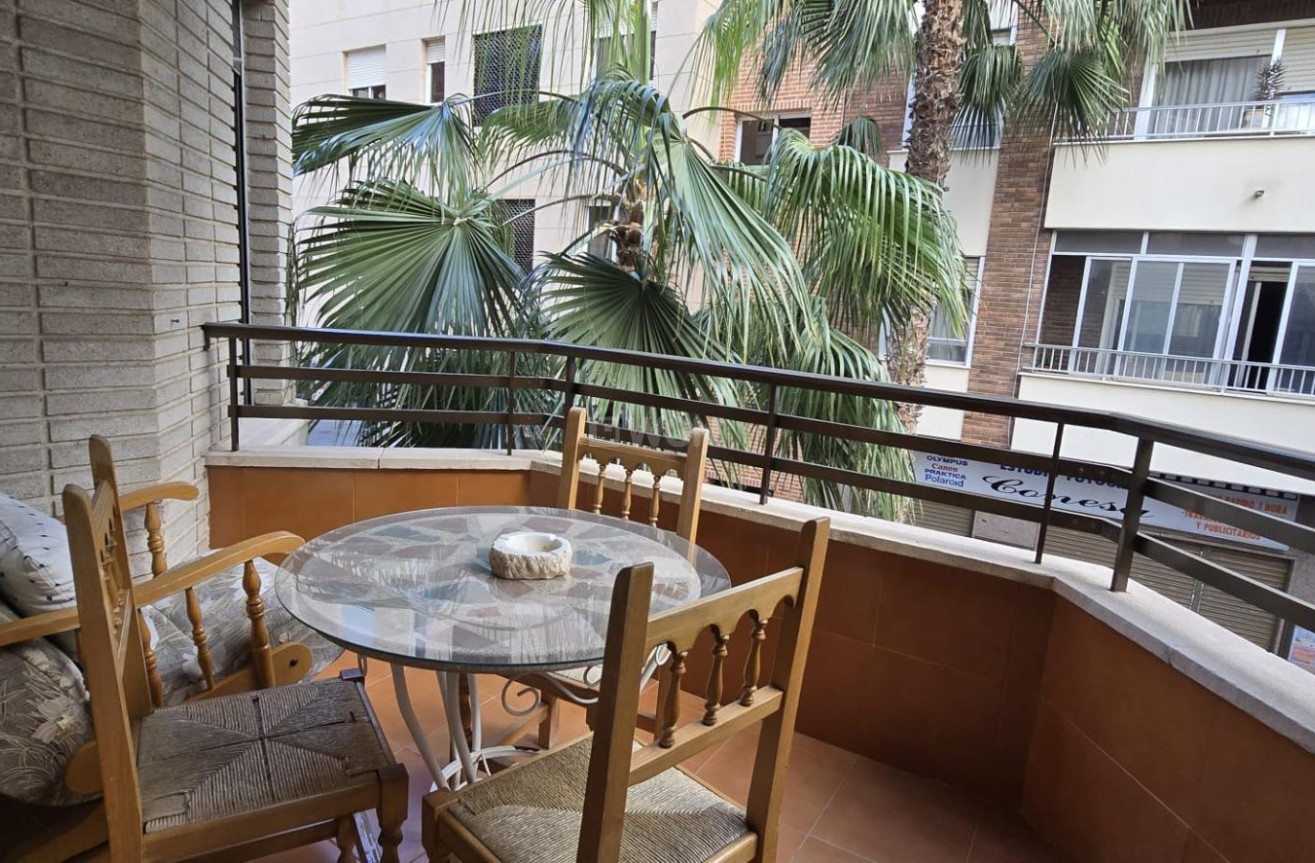 Odsprzedaż - Mieszkanie w bloku - Torrevieja - Centro