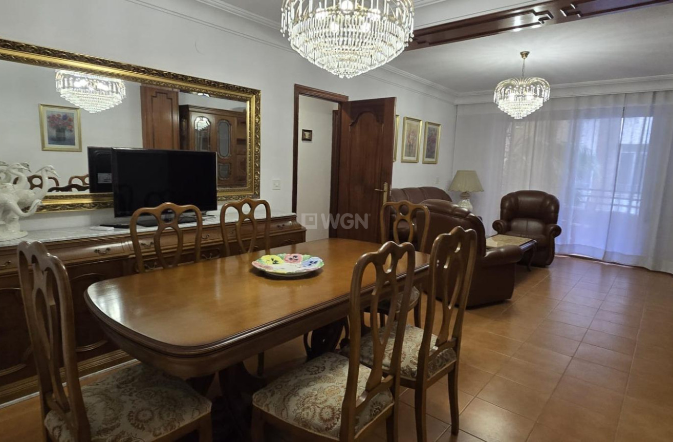 Odsprzedaż - Mieszkanie w bloku - Torrevieja - Centro