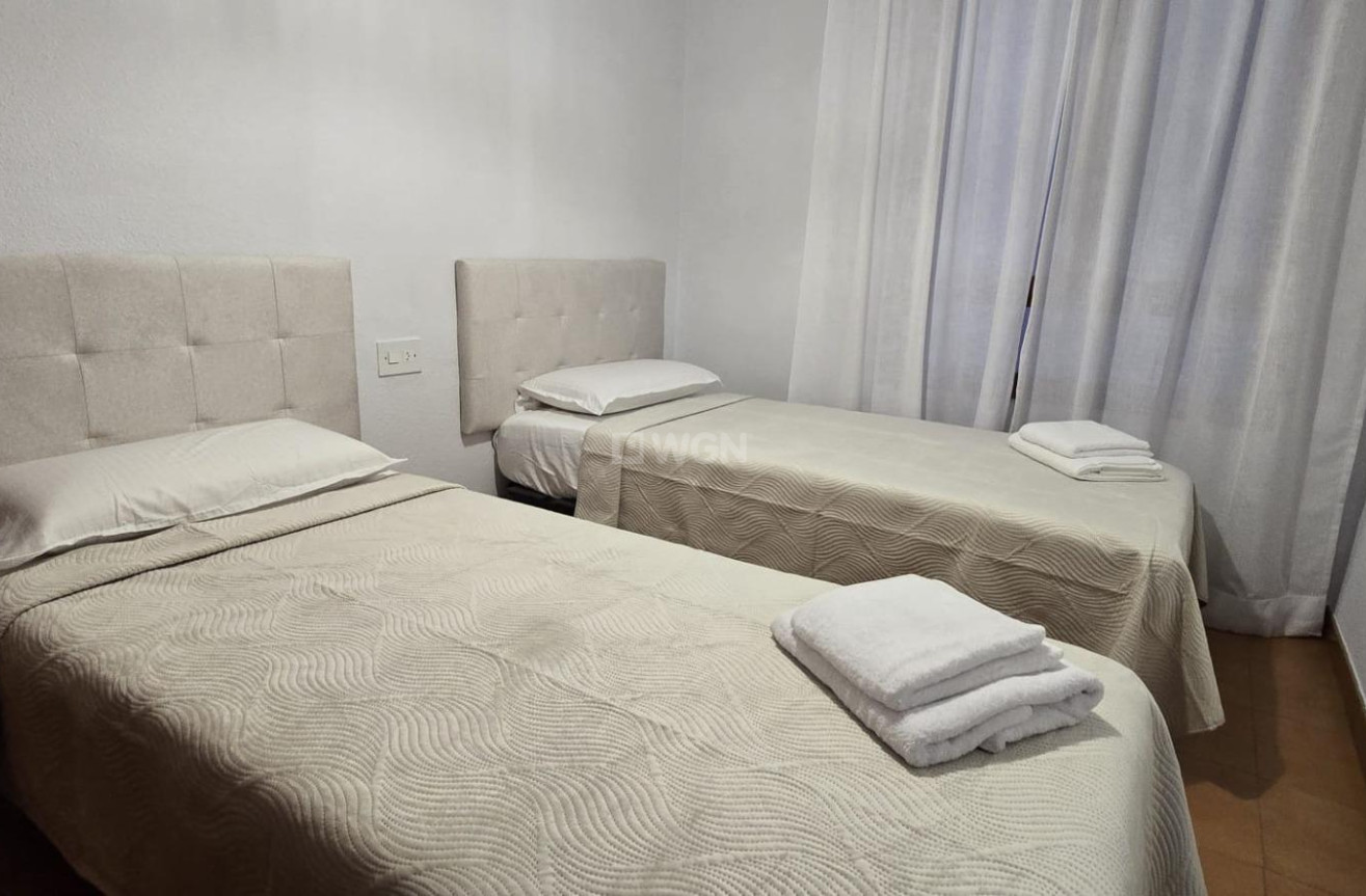 Odsprzedaż - Mieszkanie w bloku - Torrevieja - Centro