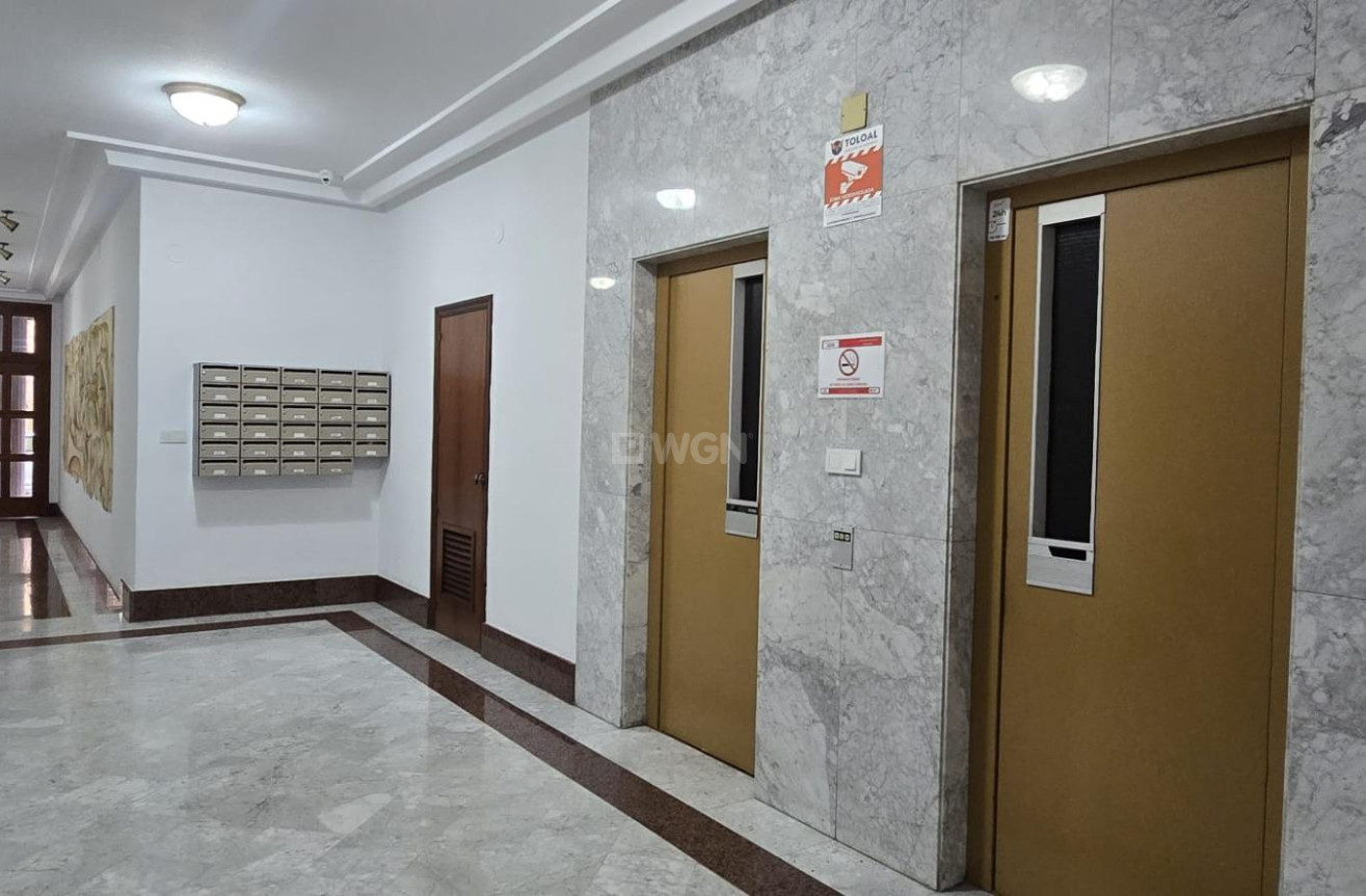 Odsprzedaż - Mieszkanie w bloku - Torrevieja - Centro