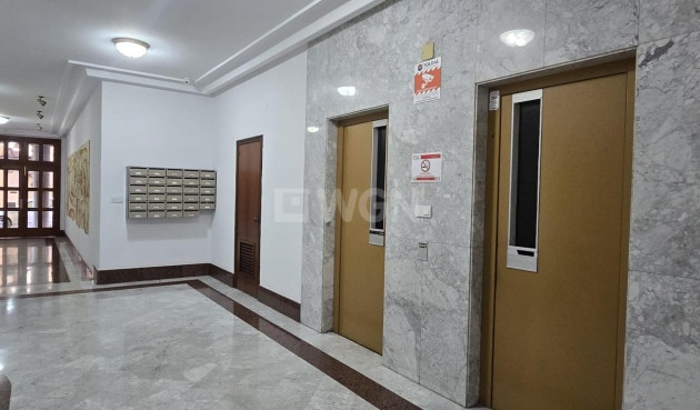 Odsprzedaż - Mieszkanie w bloku - Torrevieja - Centro