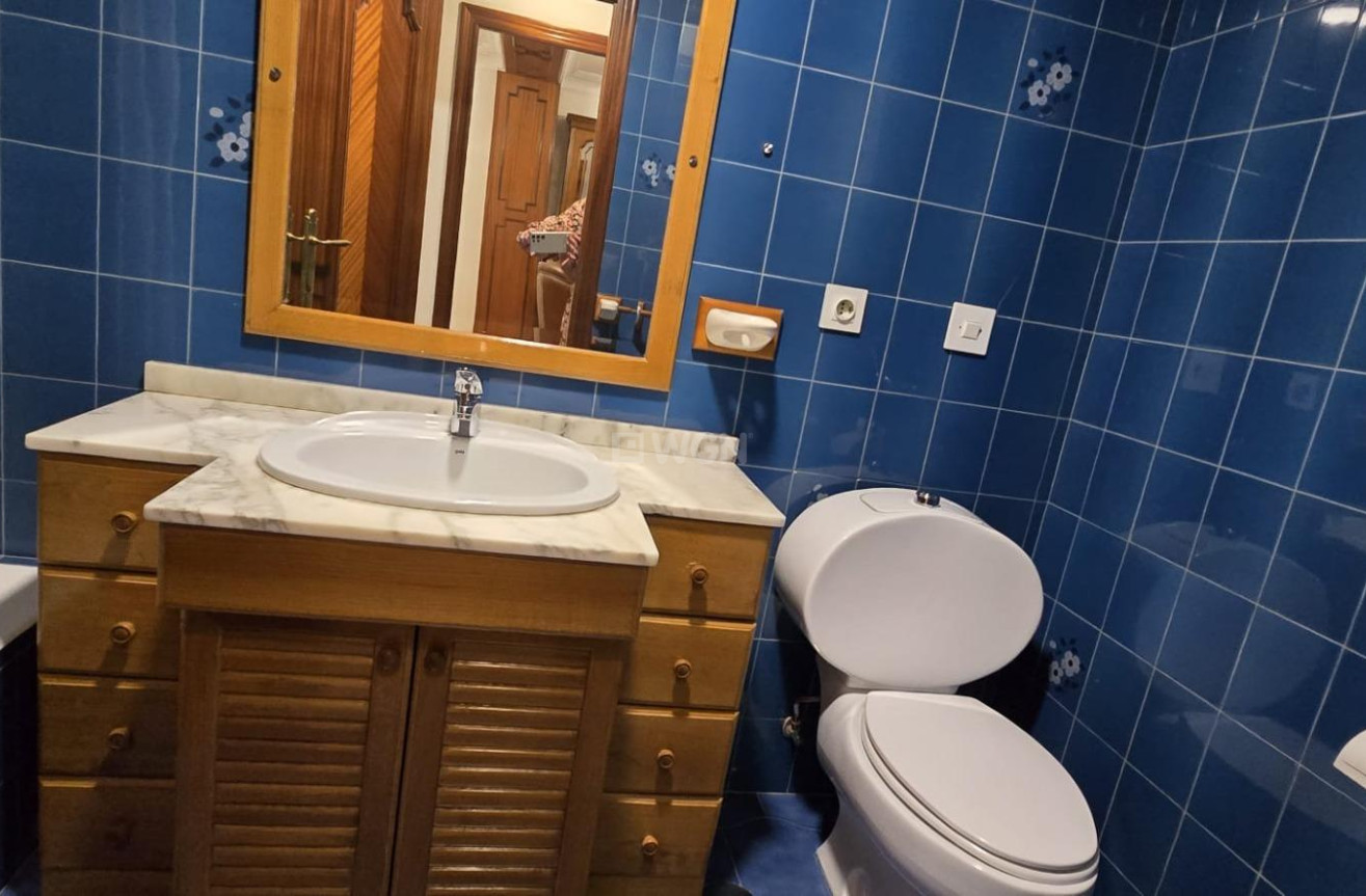 Odsprzedaż - Mieszkanie w bloku - Torrevieja - Centro