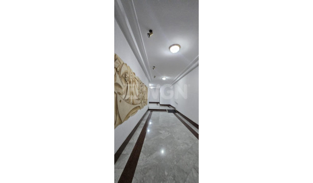 Odsprzedaż - Mieszkanie w bloku - Torrevieja - Centro