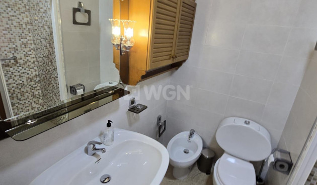 Odsprzedaż - Mieszkanie w bloku - Torrevieja - Centro