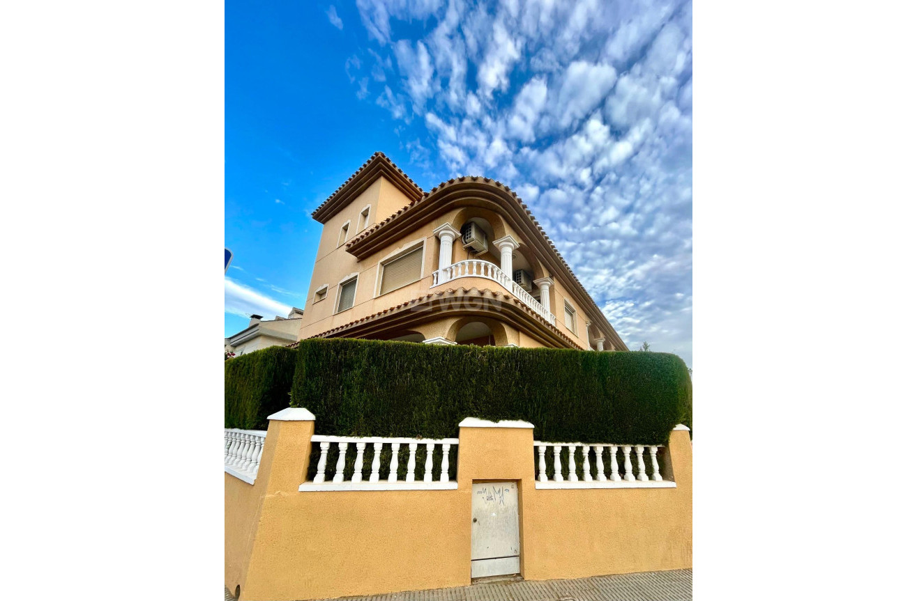 Resale - Villa - San Javier