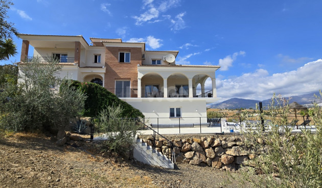 Resale - Villa - Los Romanes - Inland