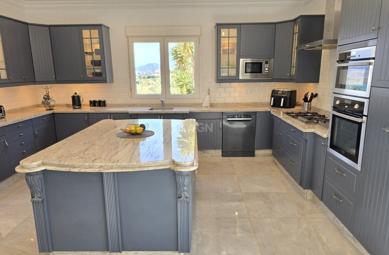 Resale - Villa - Los Romanes - Inland