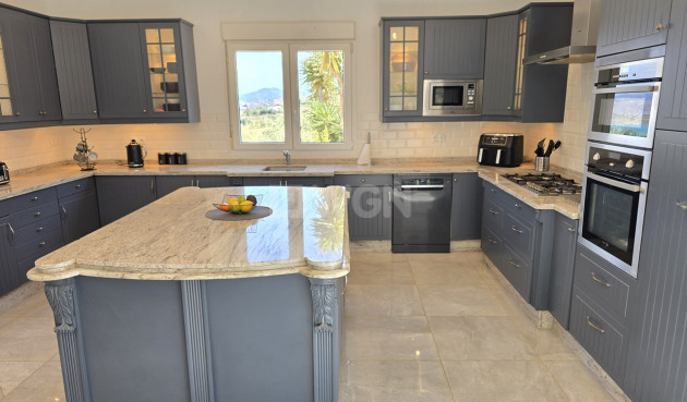 Resale - Villa - Los Romanes - Inland