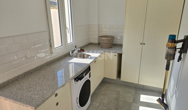 Resale - Villa - Los Romanes - Inland