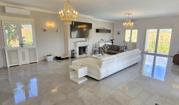 Resale - Villa - Los Romanes - Inland