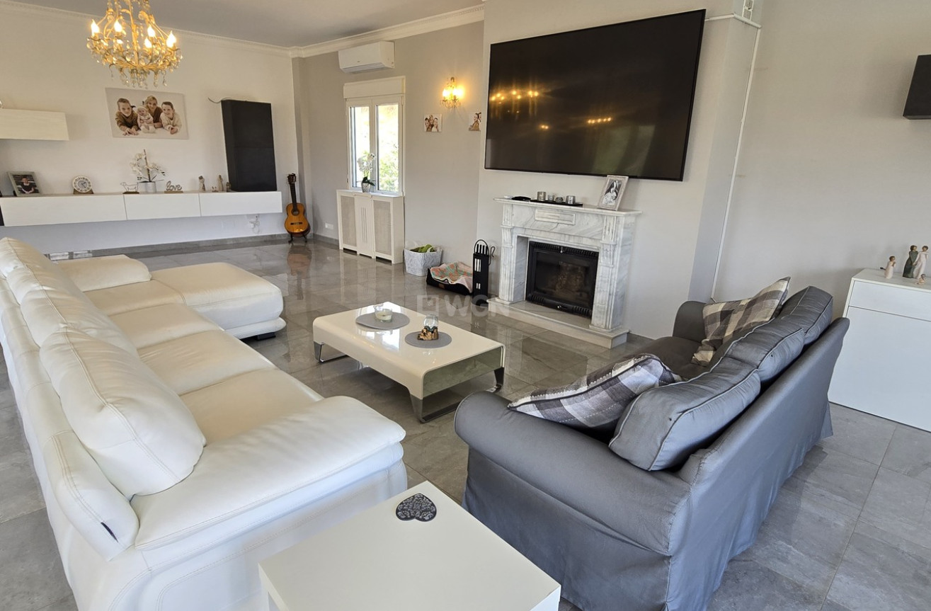 Resale - Villa - Los Romanes - Inland