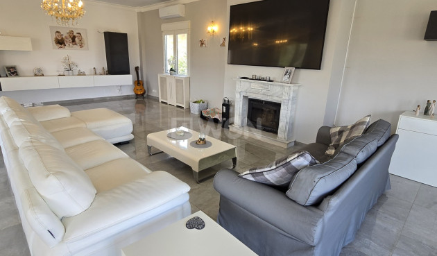 Resale - Villa - Los Romanes - Inland