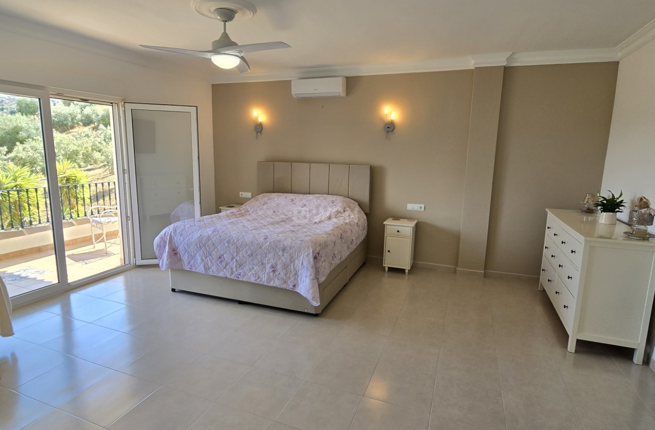 Resale - Villa - Los Romanes - Inland