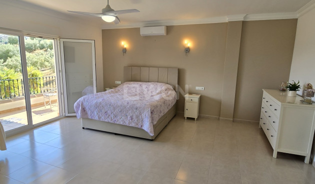 Resale - Villa - Los Romanes - Inland