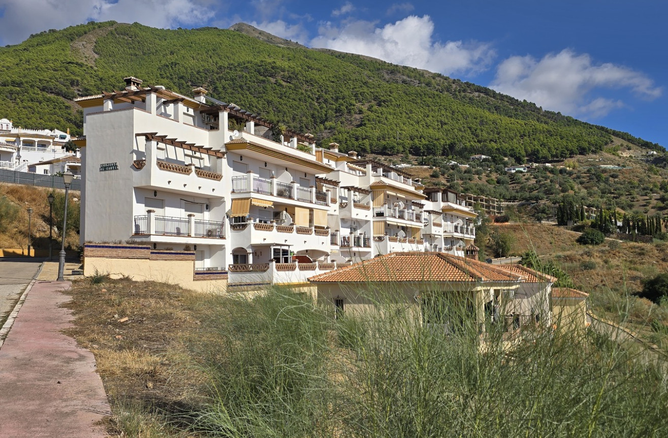 Odsprzedaż - Mieszkanie w bloku - Alcaucín - Inland