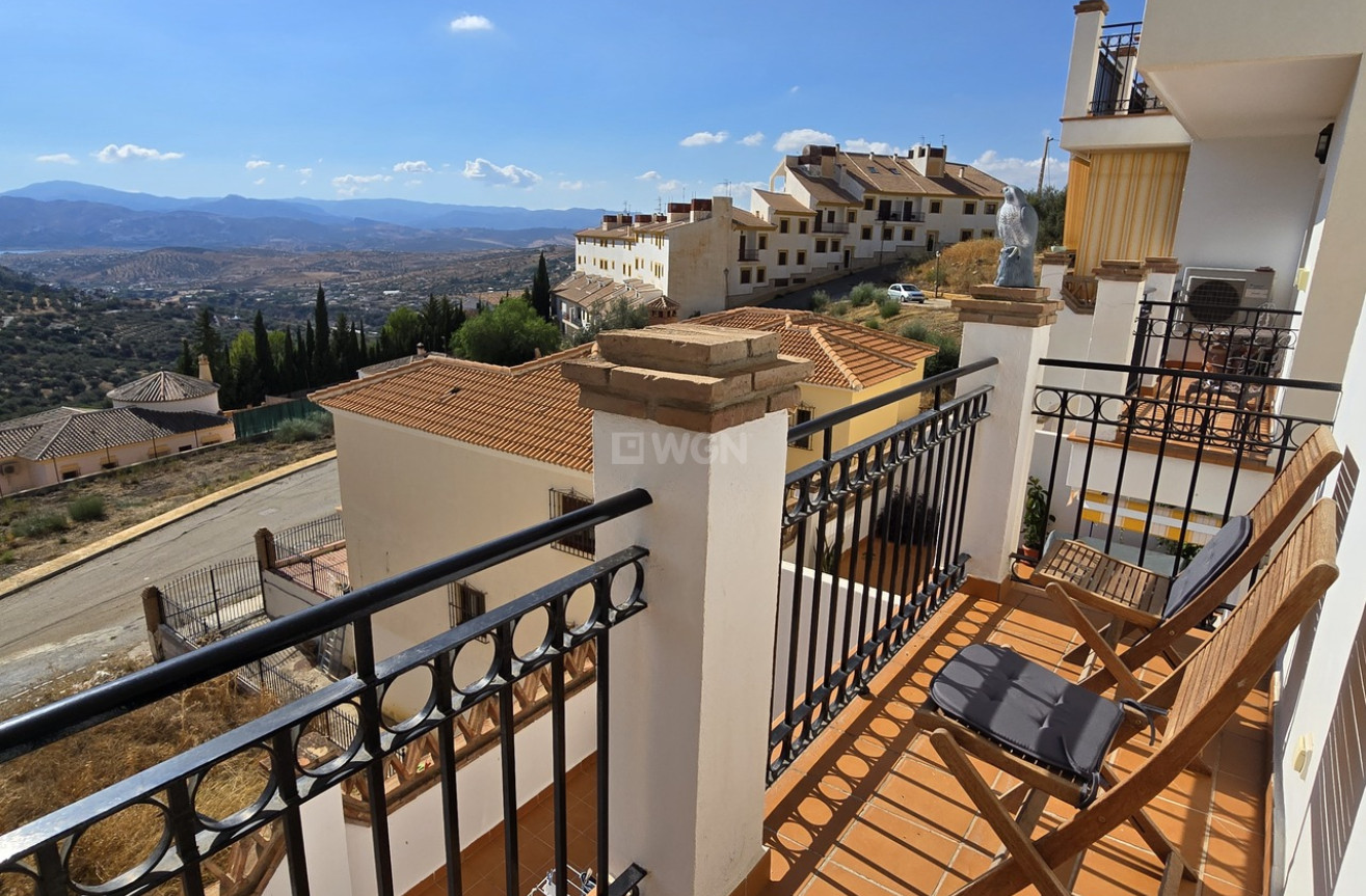 Odsprzedaż - Mieszkanie w bloku - Alcaucín - Inland