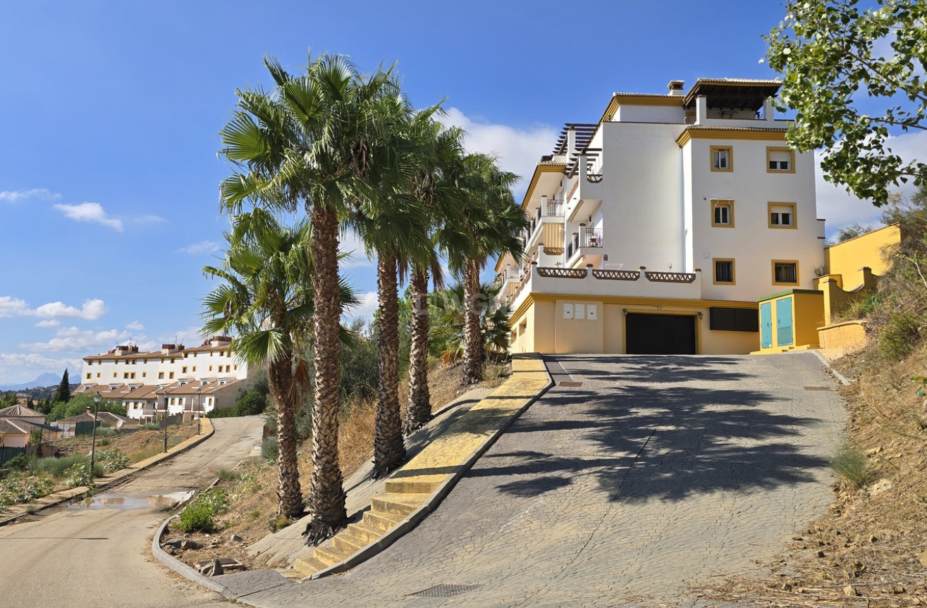 Odsprzedaż - Mieszkanie w bloku - Alcaucín - Inland